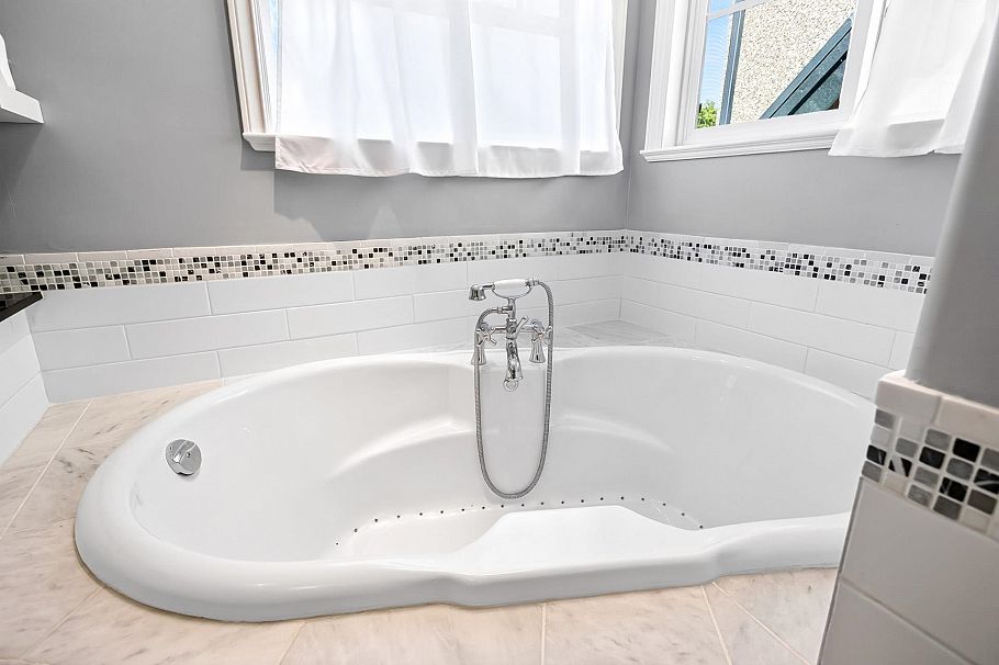 2985 W 16th Avenue Vancouver, BC - 27