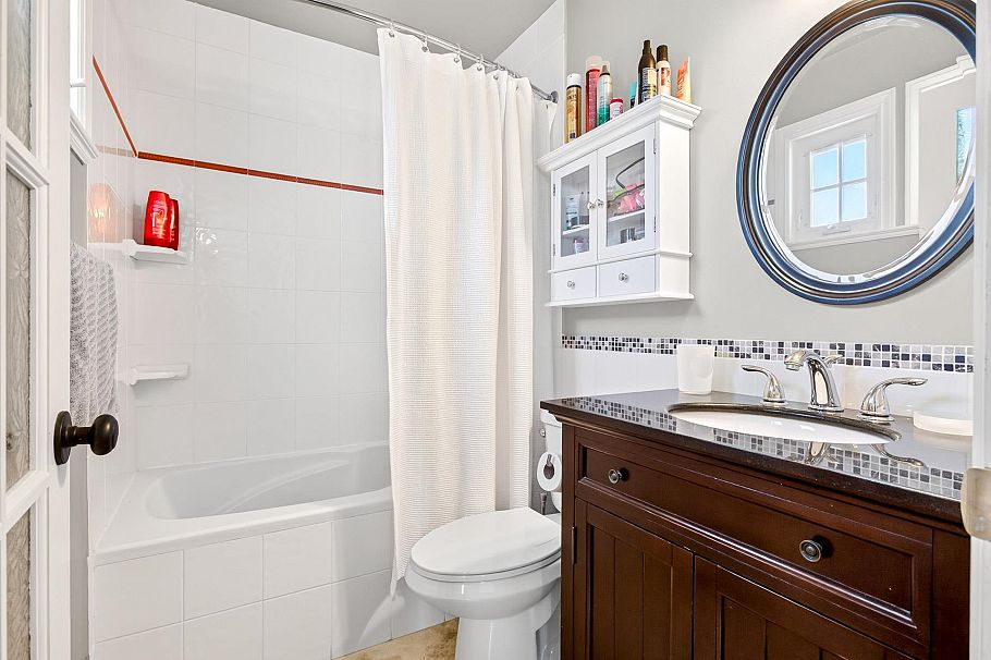2985 W 16th Avenue Vancouver, BC - 30