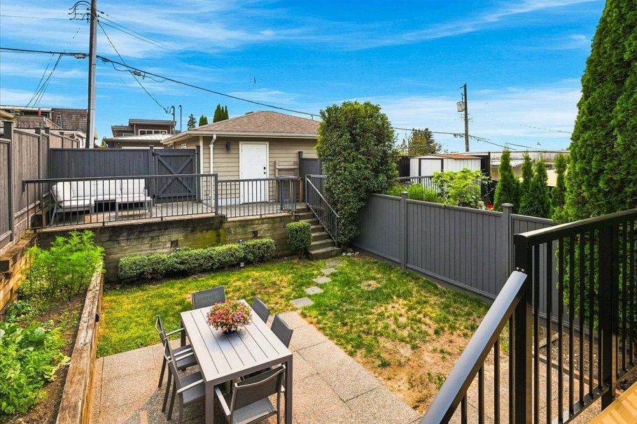 223 W 19th Street North Vancouver, BC - 27