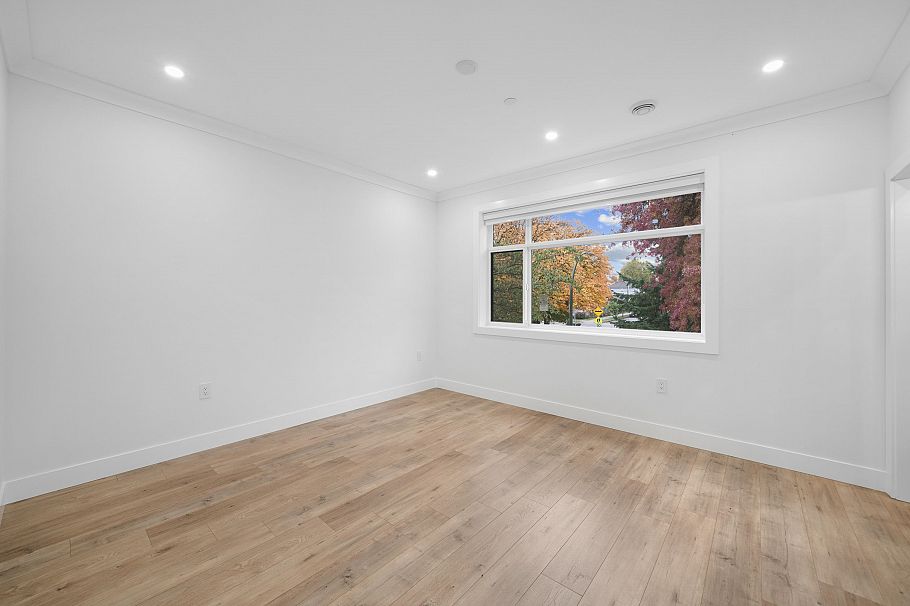 2995 E 17th Avenue Vancouver, BC - 18