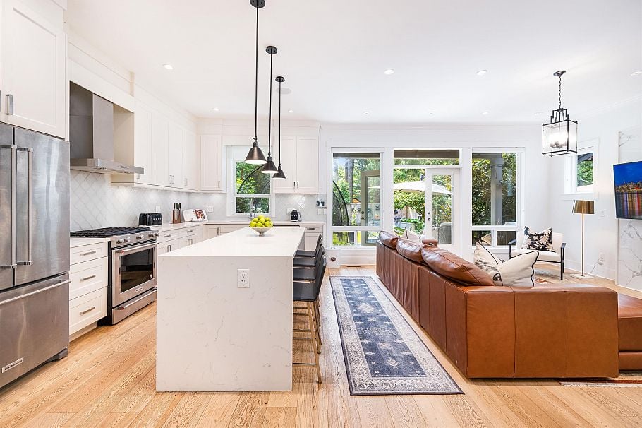 1585 Draycott Road North Vancouver, BC - 2