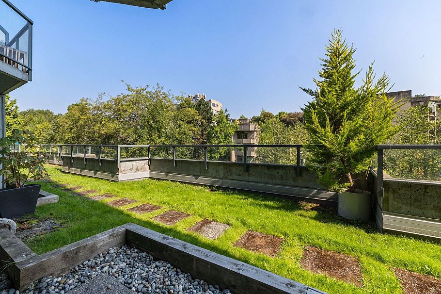 8 1355 W 4th Avenue Vancouver, BC - 22