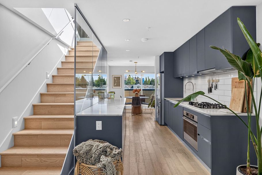 305 1647 E Pender Street Vancouver, BC - 6