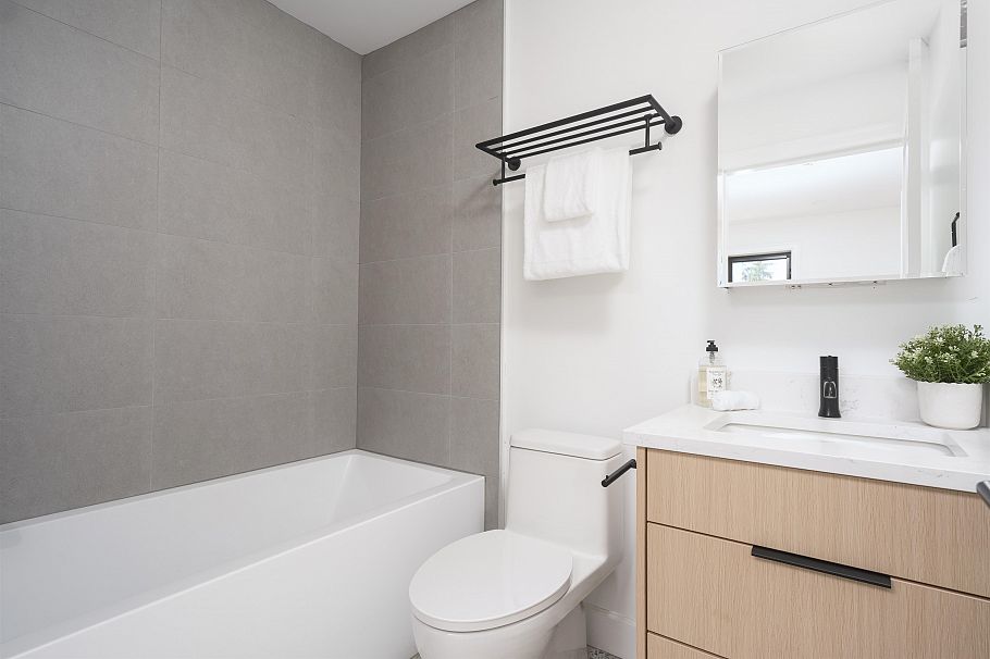 922 E 16th Avenue Vancouver, BC - 20