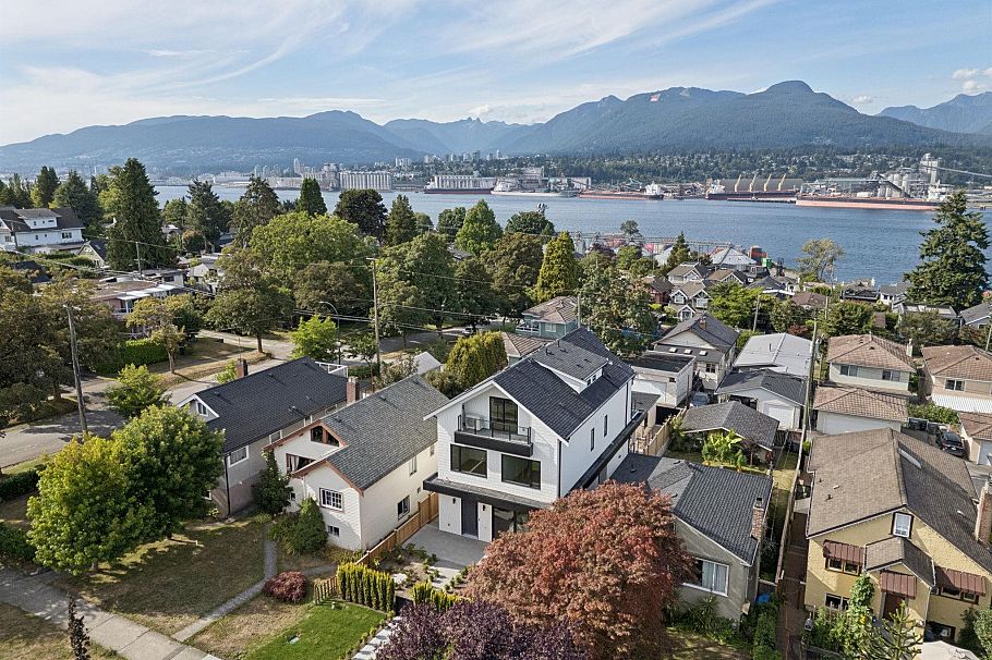 2 2815 Trinity Street Vancouver, BC - 2
