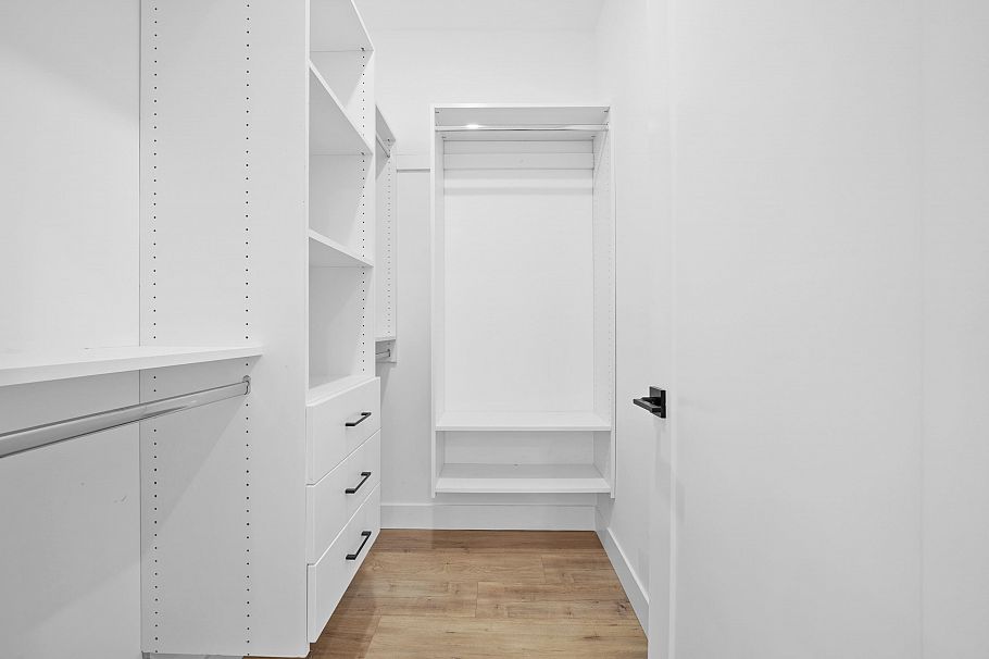 2995 E 17th Avenue Vancouver, BC - 20