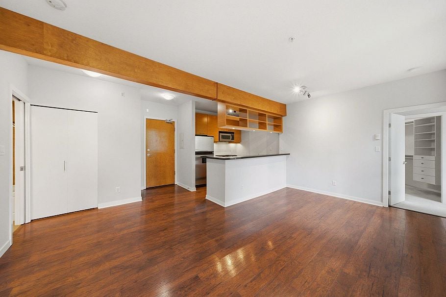 318 560 Raven Woods Drive North Vancouver, BC - 12
