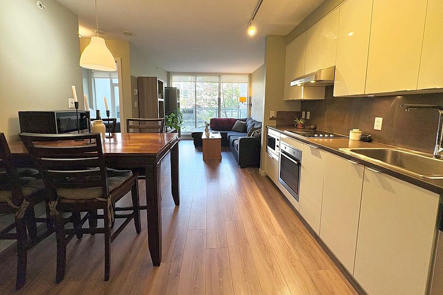 308 161 W Georgia Street Vancouver, BC - 4