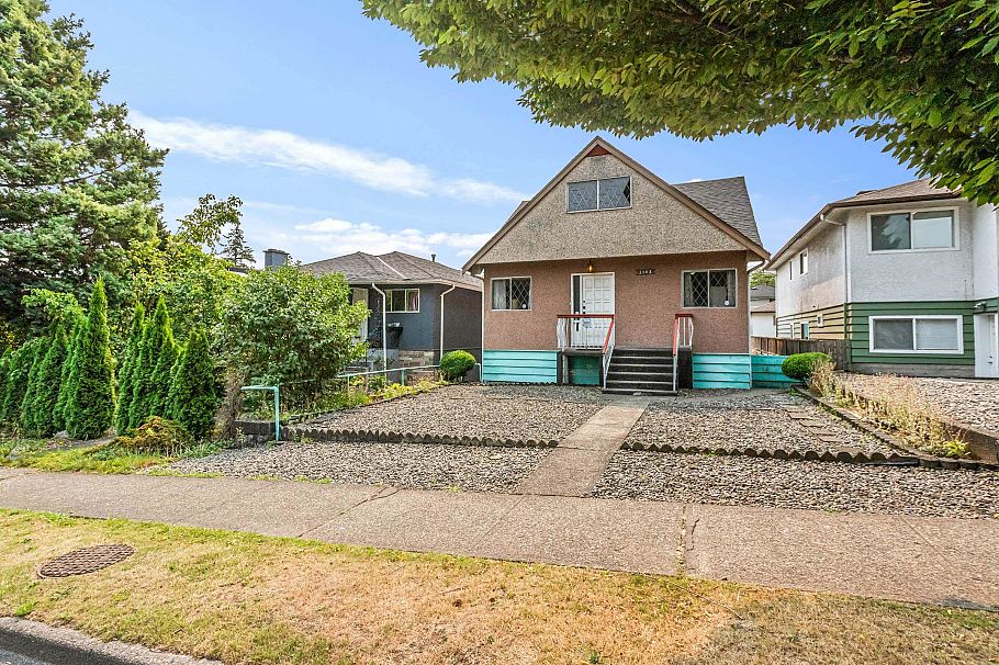 3148 E 1st Avenue Vancouver, BC - 1