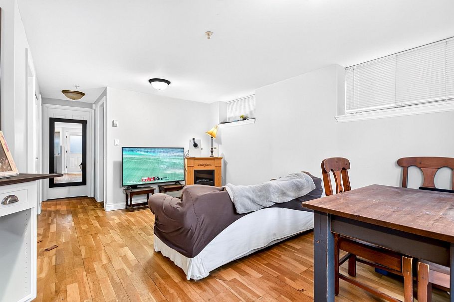 2985 W 16th Avenue Vancouver, BC - 36