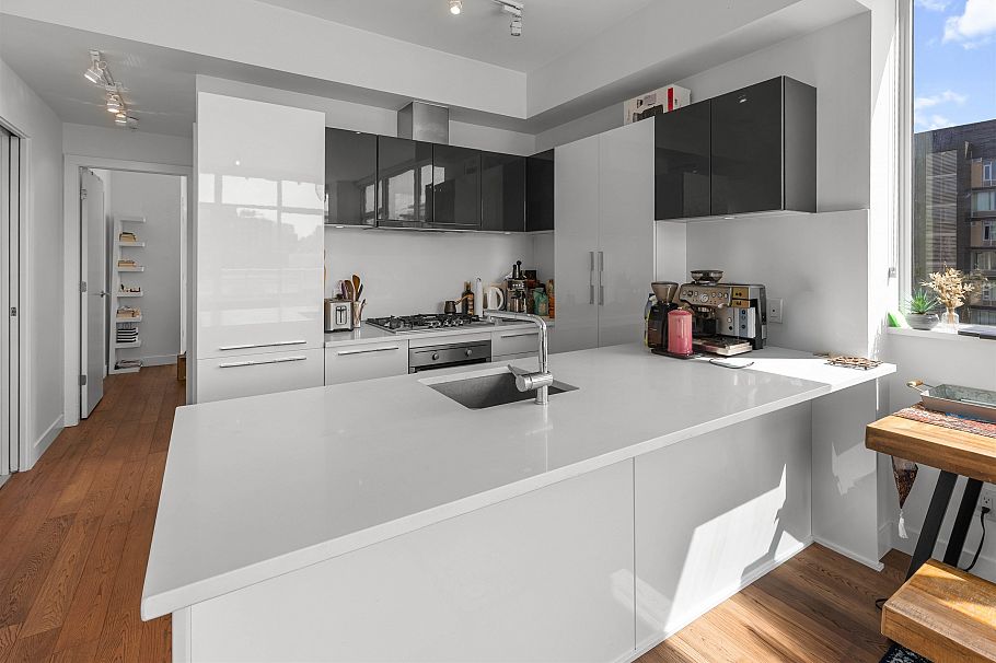 1001 108 E 1st Avenue Vancouver, BC - 2