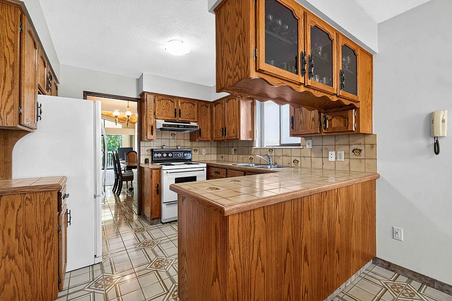 2739 E 8th Avenue Vancouver, BC - 18