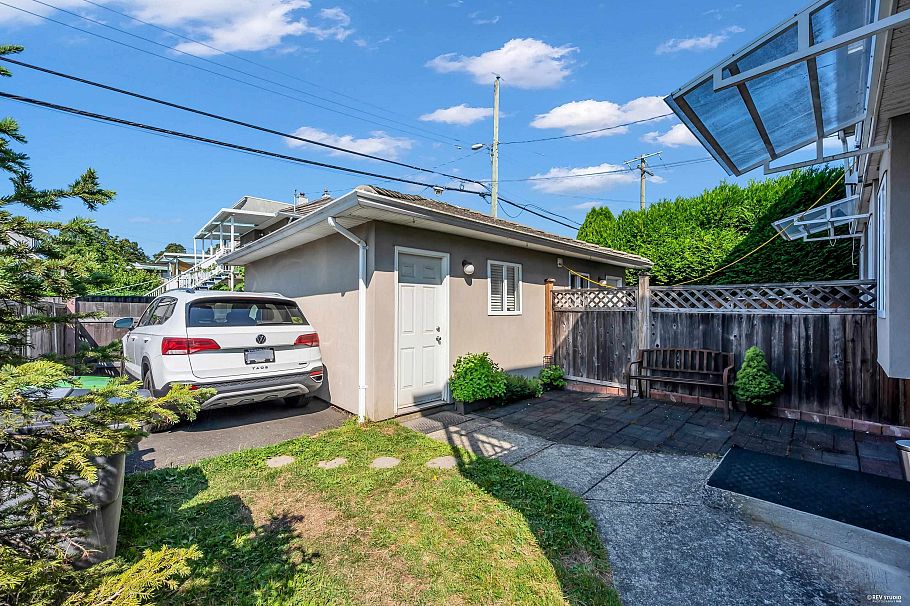 6925 Main Street Vancouver, BC - 24