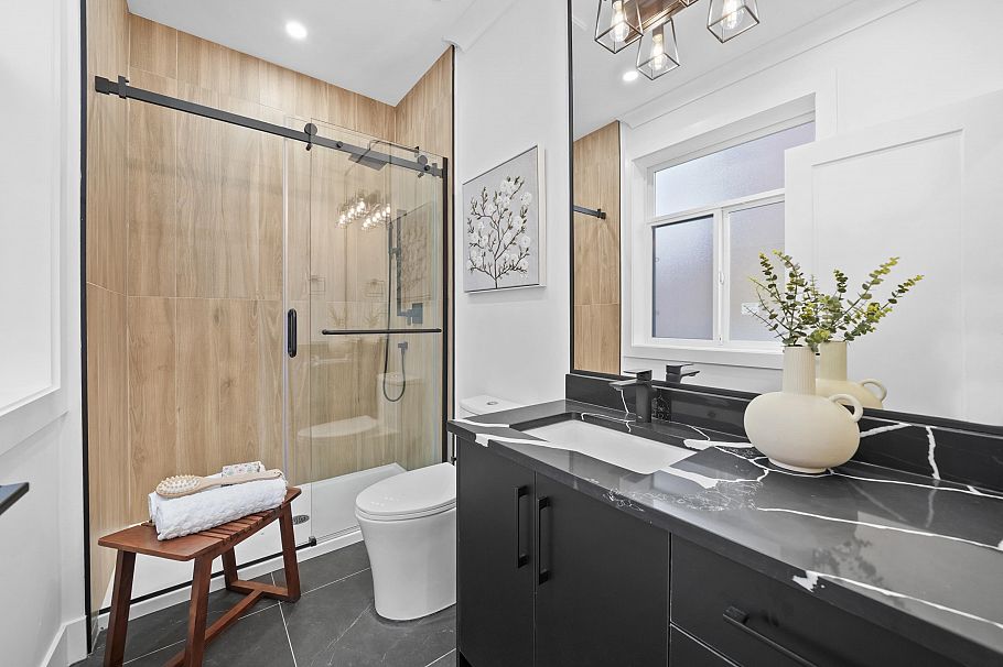 2995 E 17th Avenue Vancouver, BC - 21