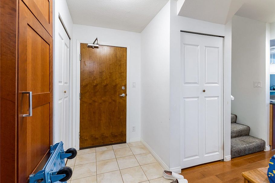 302 188 E Esplanade North Vancouver, BC - 20