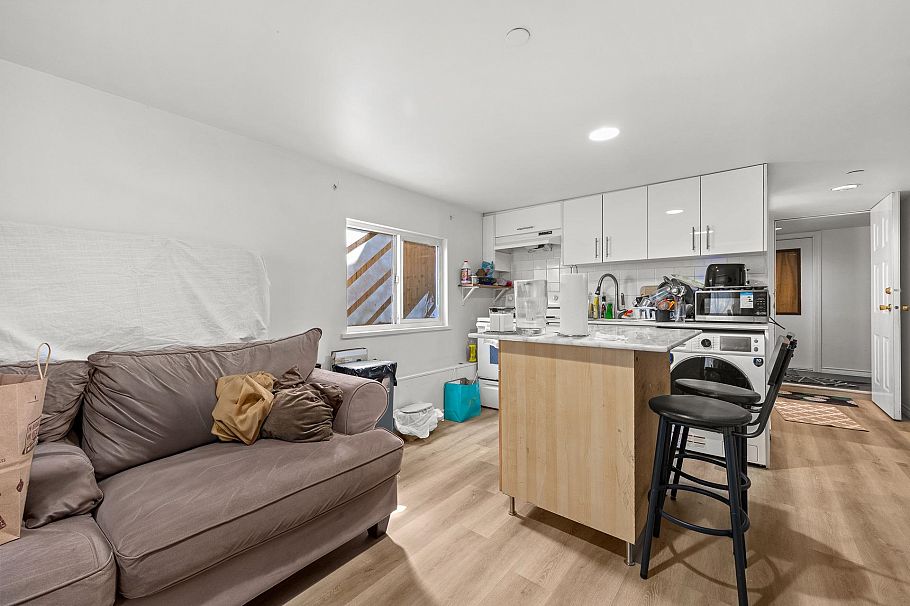 3279 W 11th Avenue Vancouver, BC - 18