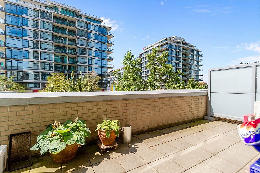 302 188 E Esplanade North Vancouver, BC - 8
