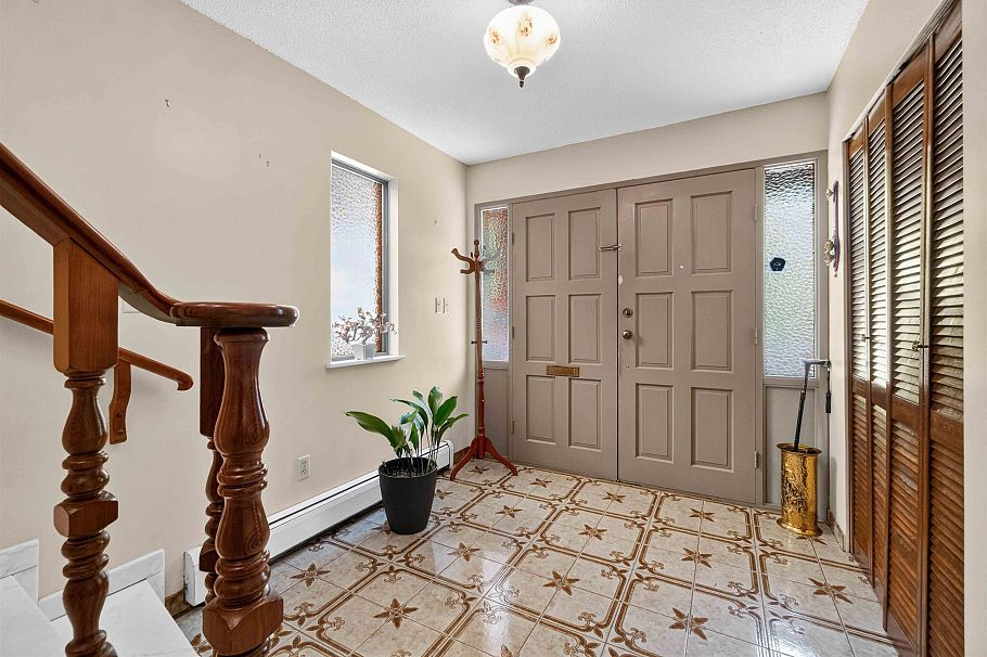 2739 E 8th Avenue Vancouver, BC - 3