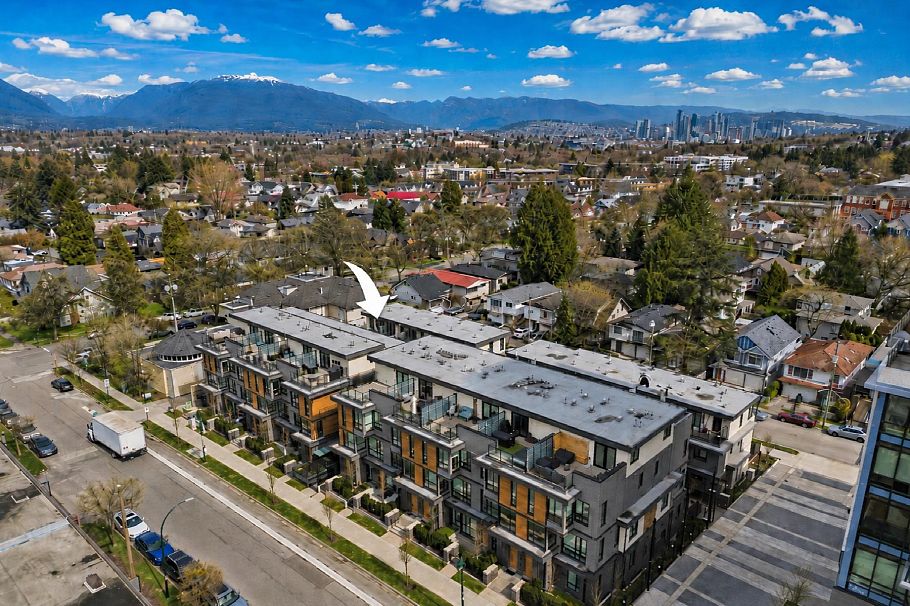 3930 Dumfries Street Vancouver, BC - 1