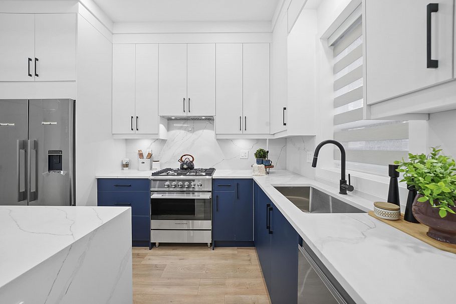 2995 E 17th Avenue Vancouver, BC - 8