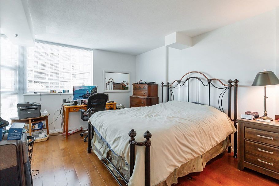 302 188 E Esplanade North Vancouver, BC - 12