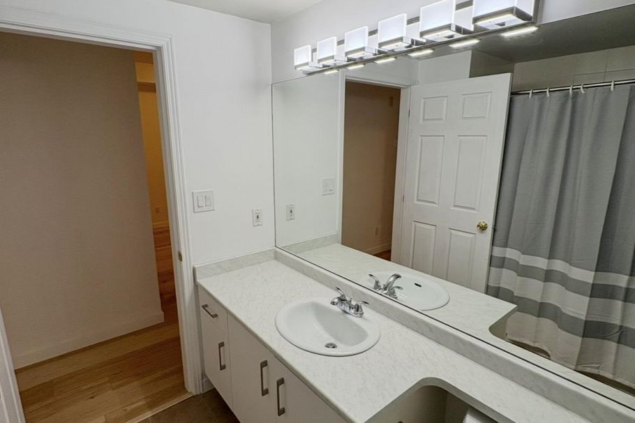 212 3600 Windcrest Drive North Vancouver, BC - 5