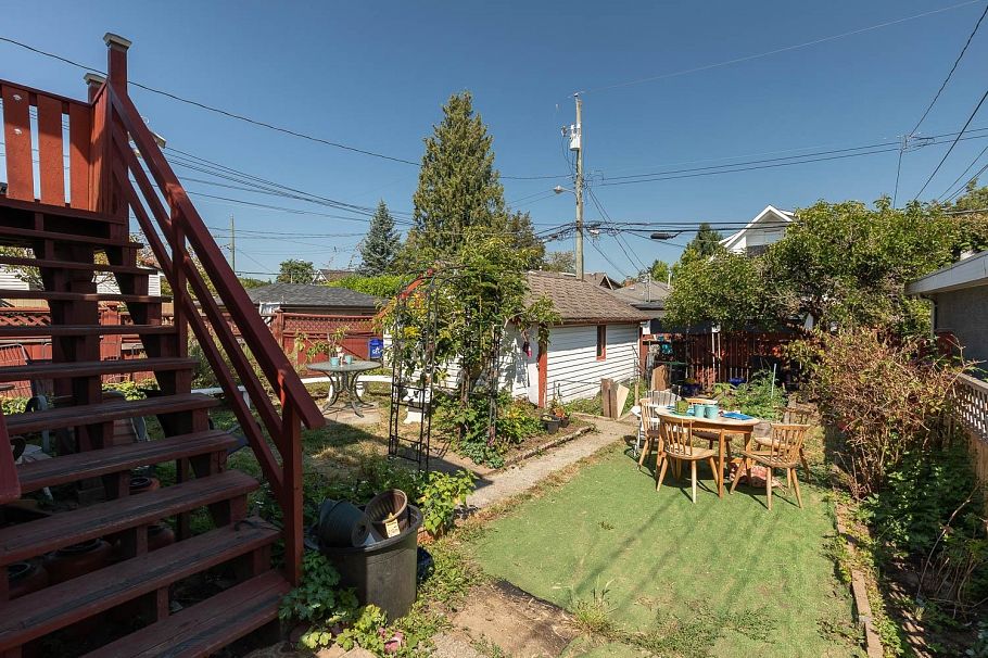 309 E Woodstock Avenue Vancouver, BC - 5