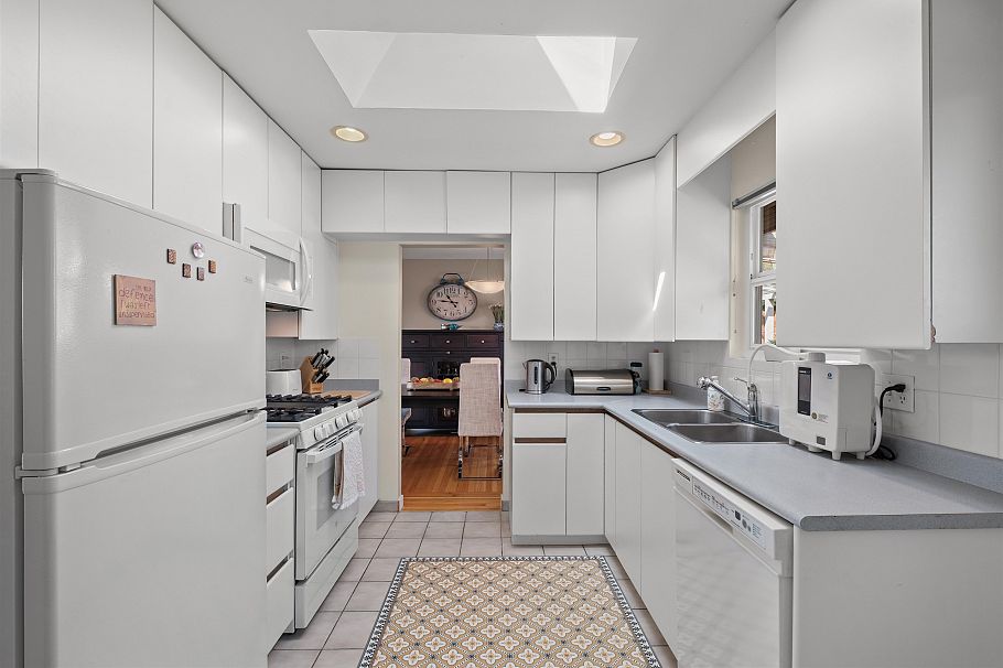 854 E 16th Street North Vancouver, BC - 7