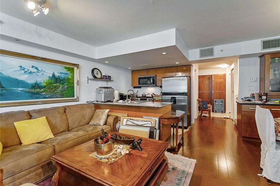 302 188 E Esplanade North Vancouver, BC - 10