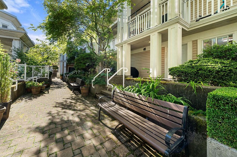 249 2565 W Broadway Vancouver, BC - 18