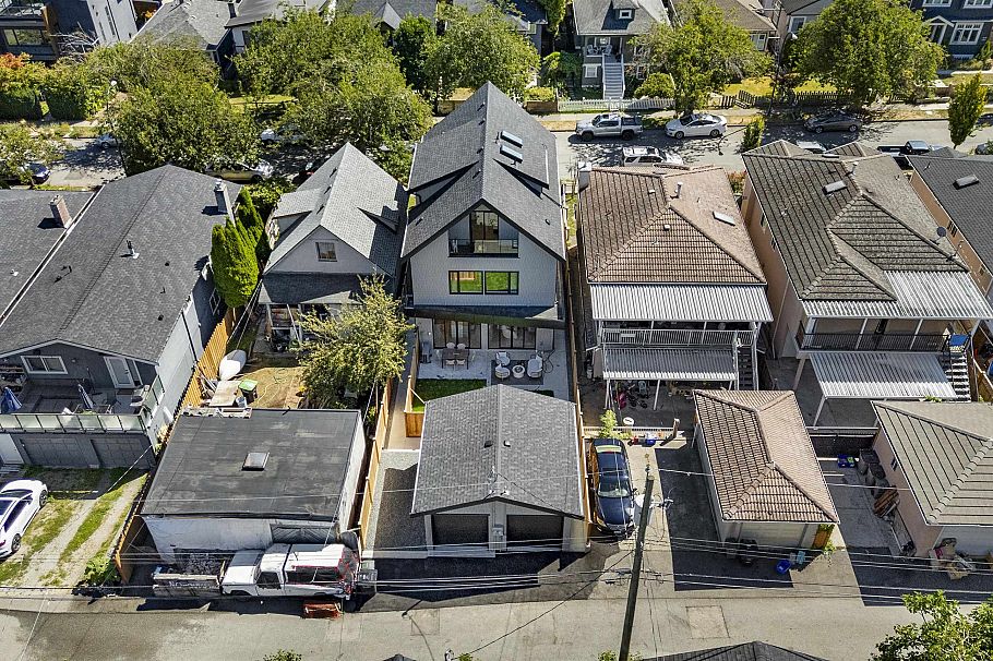 2 5033 Prince Albert Street Vancouver, BC - 24