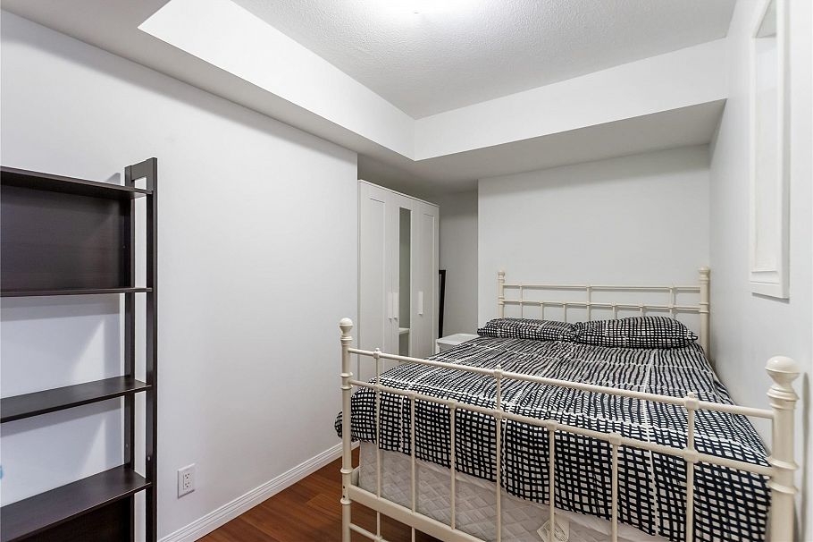 302 188 E Esplanade North Vancouver, BC - 18