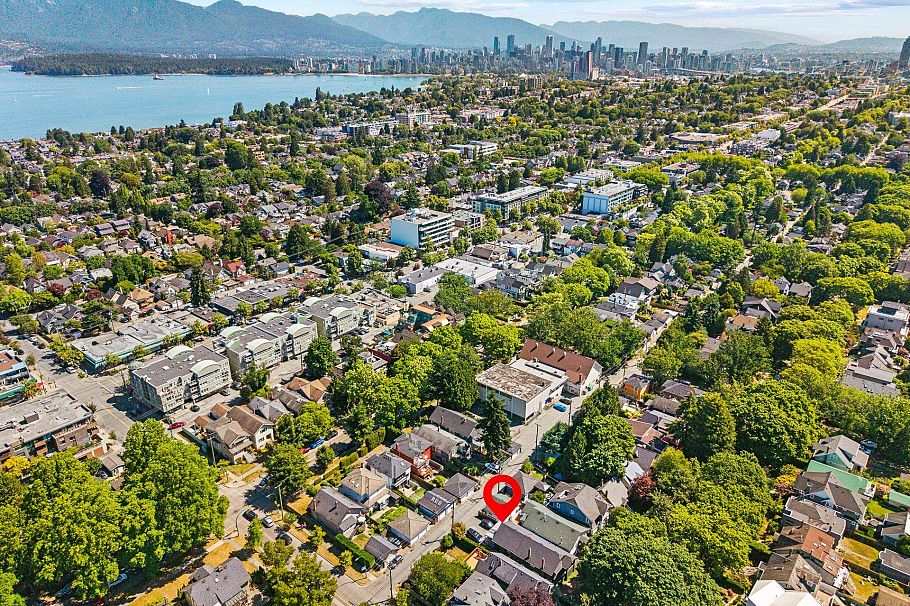 3279 W 11th Avenue Vancouver, BC - 35