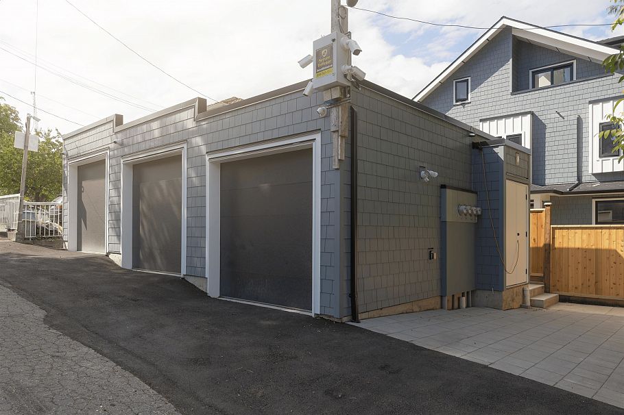 922 E 16th Avenue Vancouver, BC - 36