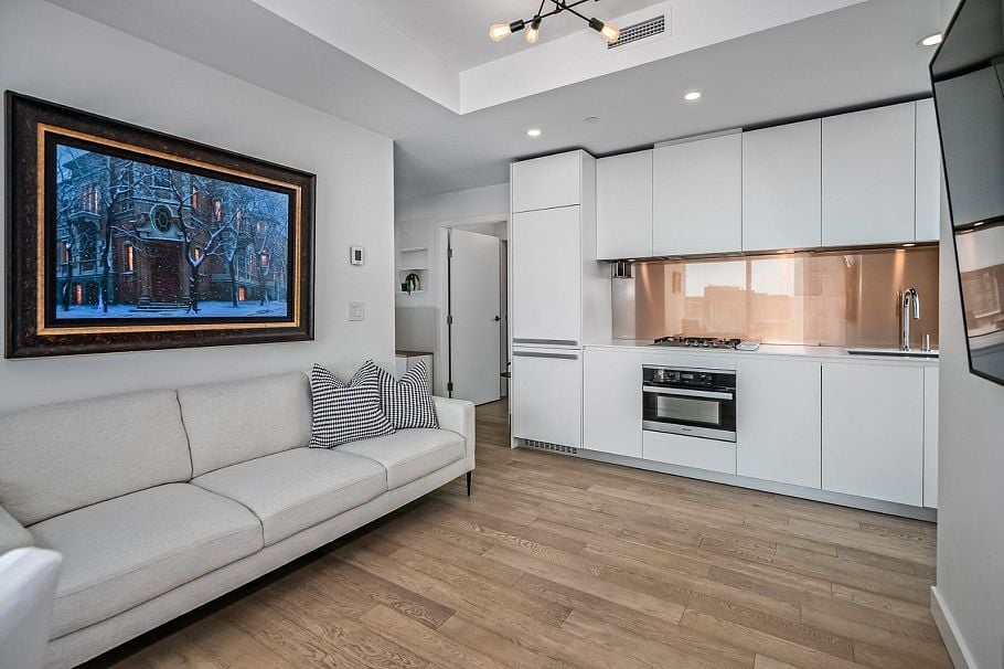 3307 1480 Howe Street Vancouver, BC - 2