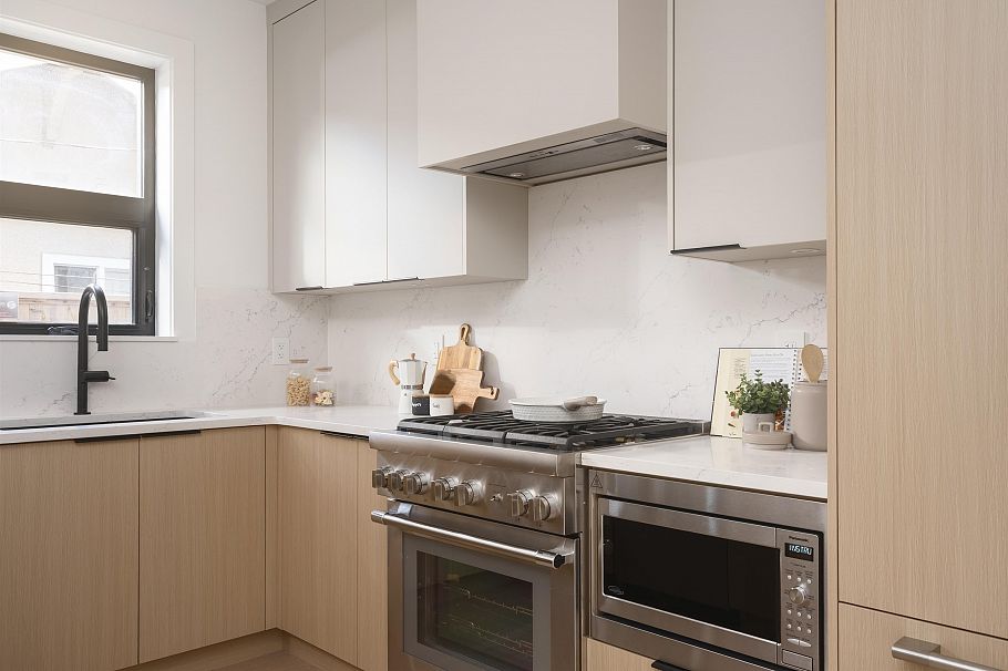922 E 16th Avenue Vancouver, BC - 9