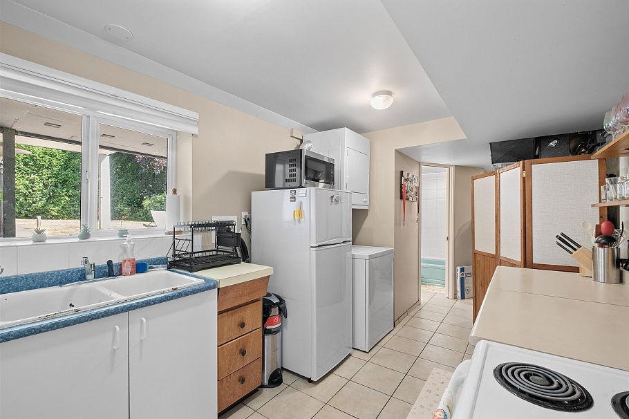 854 E 16th Street North Vancouver, BC - 19