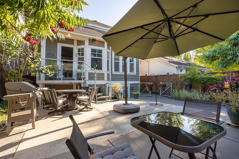 2985 W 16th Avenue Vancouver, BC - 32