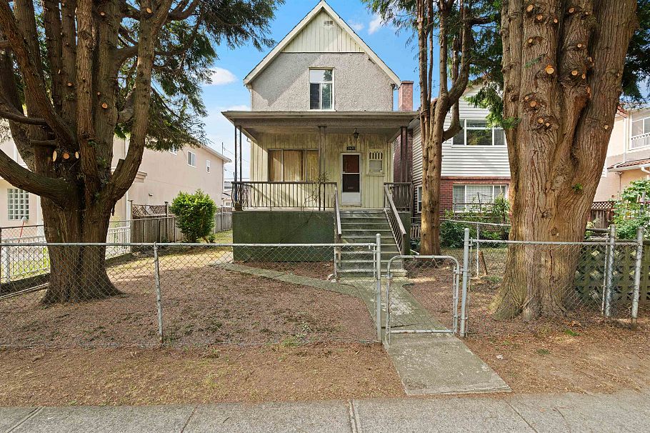 2673 Pandora Street Vancouver, BC - 1