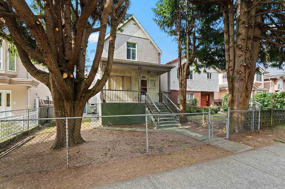 2673 Pandora Street Vancouver, BC - 2