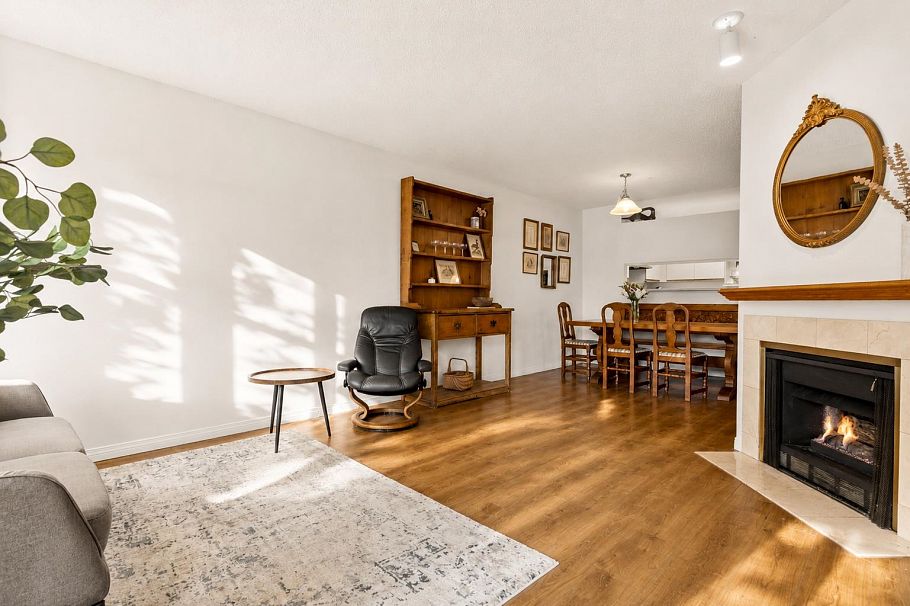 307 2800 Chesterfield Avenue North Vancouver, BC - 3