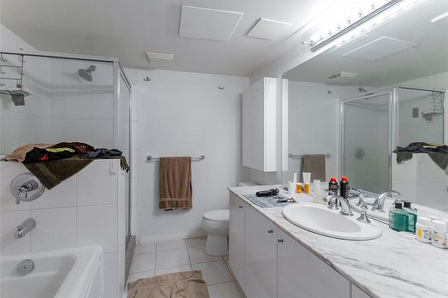 302 188 E Esplanade North Vancouver, BC - 13