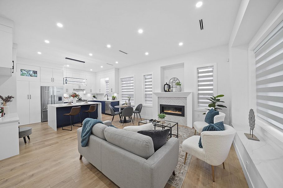 2995 E 17th Avenue Vancouver, BC - 2
