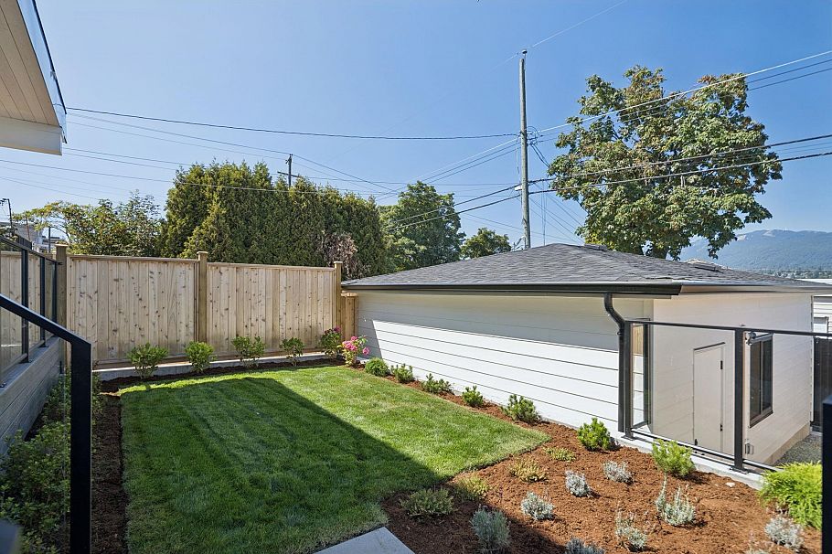 2 2815 Trinity Street Vancouver, BC - 18
