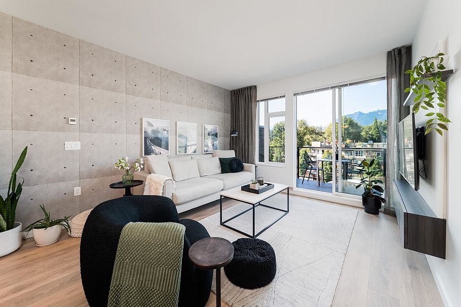 517 725 Marine Drive North Vancouver, BC - 2