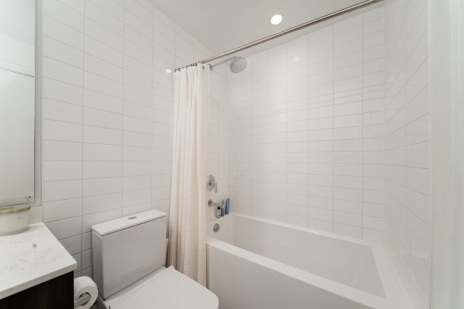 517 725 Marine Drive North Vancouver, BC - 21