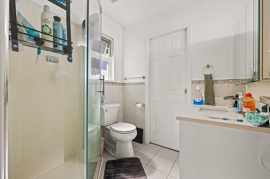 3279 W 11th Avenue Vancouver, BC - 30