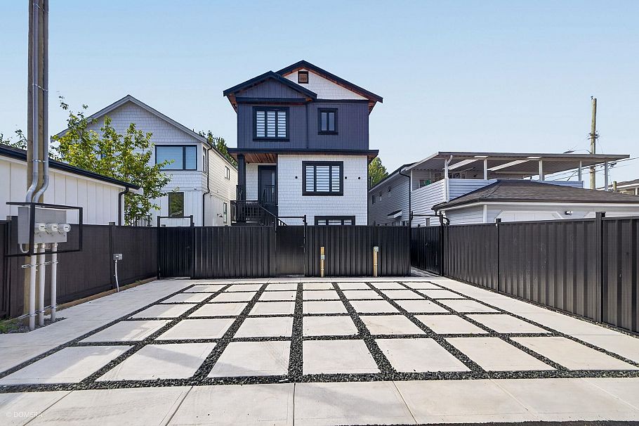 2 2035 51st Street Vancouver, BC - 27