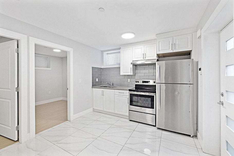 1 2430 E 41 Street Vancouver, BC - 31