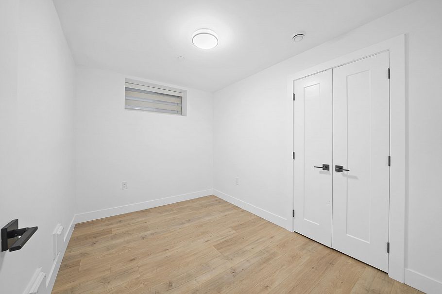 2995 E 17th Avenue Vancouver, BC - 26